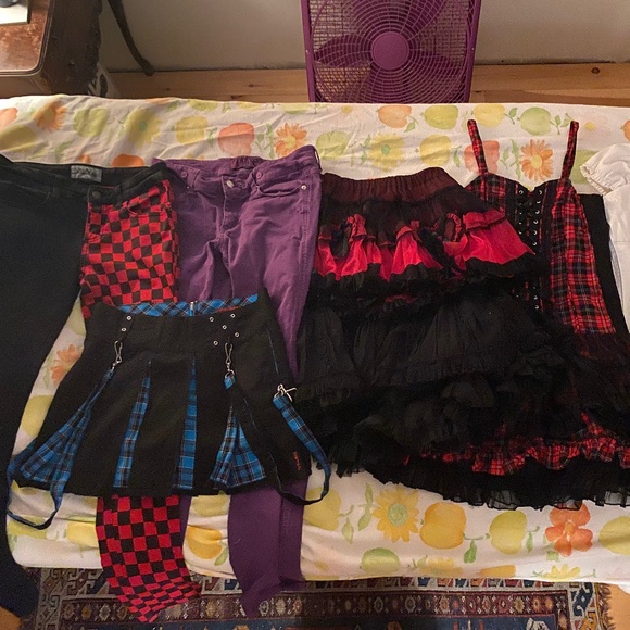 Tripp nyc COLLECTION post 2 - Picture 1 of 5